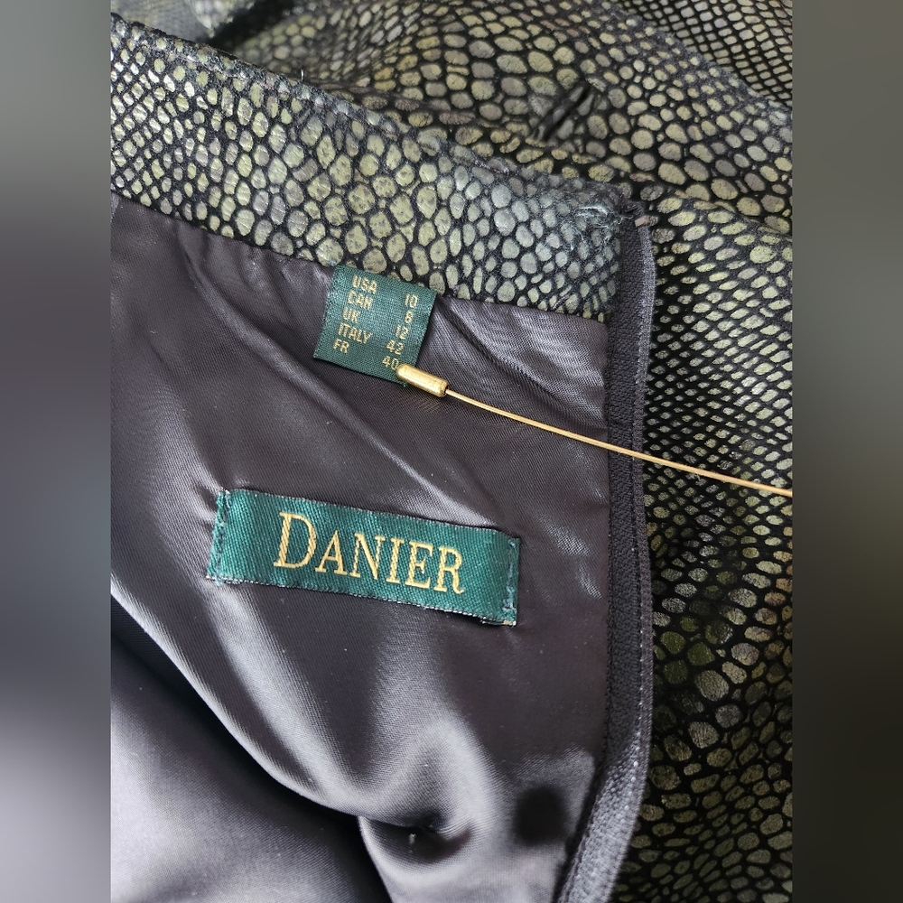 Danier Metallic Textured Black and Olive Two-Piece Skirt Set - Picture 12 of 16